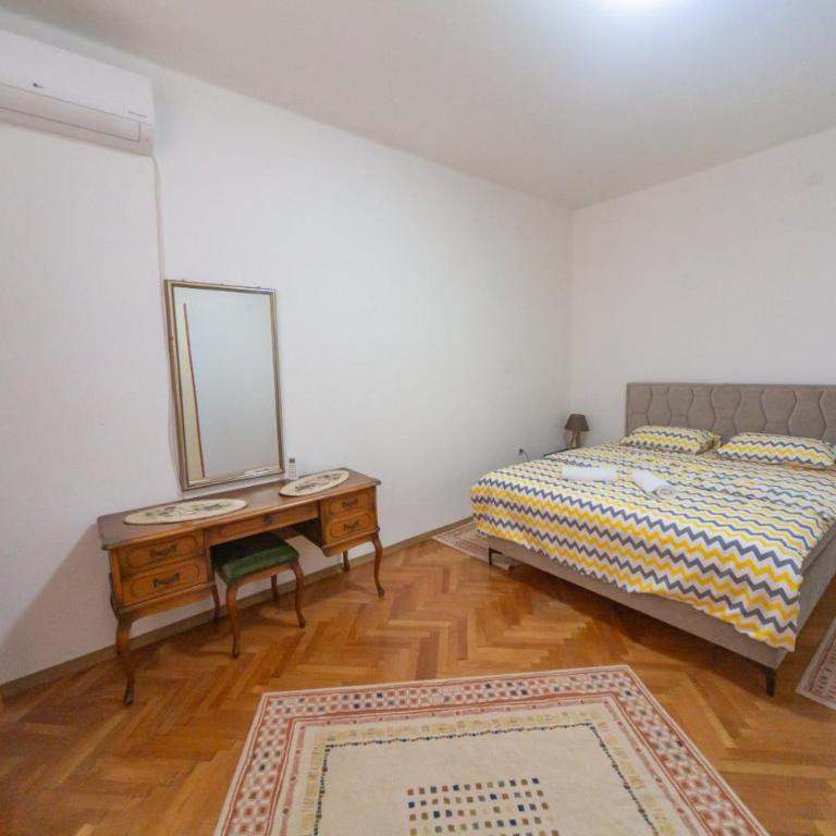 center_apartment_LUX - Two-Bedroom Apartment - 4
