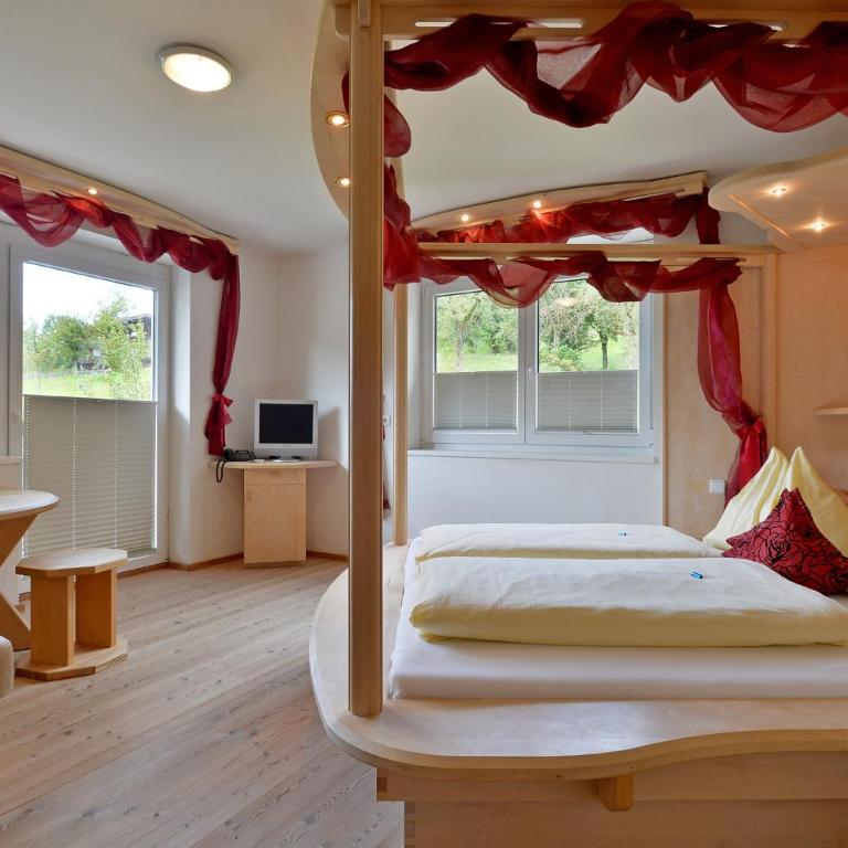 Bed & Breakfast Landhaus Strasser - Doppelzimmer mit Balkon - 12