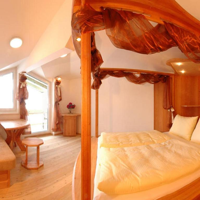 Bed & Breakfast Landhaus Strasser - Classic Doppelzimmer mit Balkon - 14