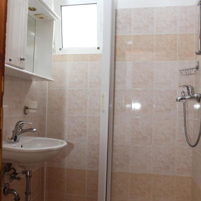 Adriatic Apartment - Dvokrevetna Soba sa Bračnim Krevetom i Balkonom - 1