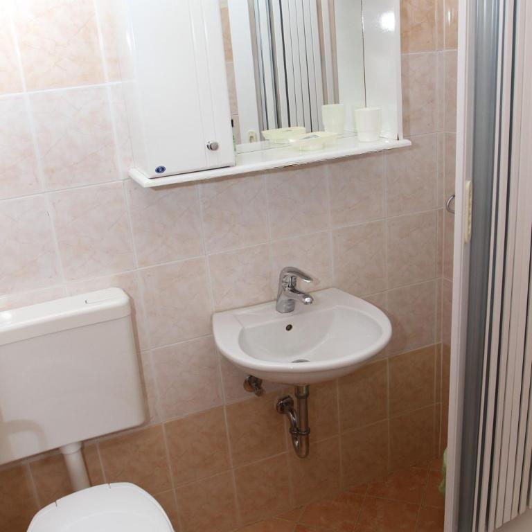Adriatic Apartment - Dvokrevetna Soba sa Bračnim Krevetom i Balkonom - 2