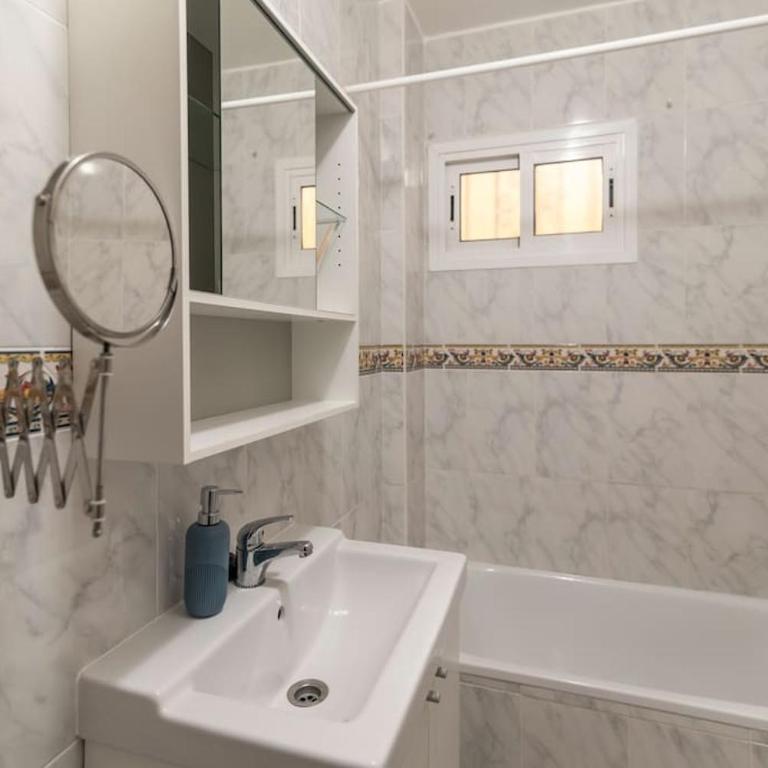 Ideal parejas y nómadas - Teletrabajo, vistas al mar, WiFi alta velocidad, AC y cerca de la playa - One-Bedroom Apartment - 9