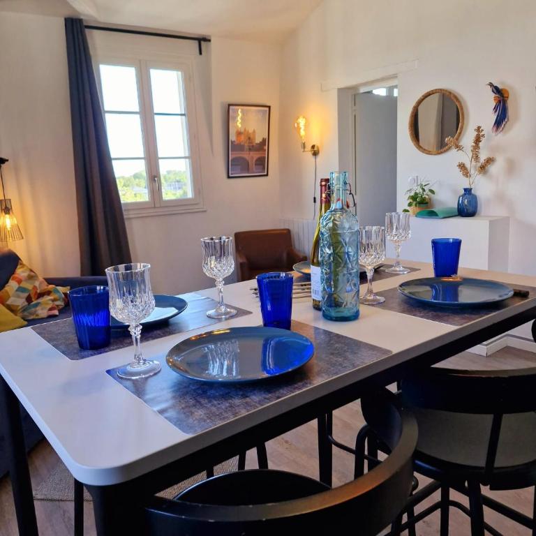 Appartement Loire et Château, Hyper Centre, vue Loire, Linge inclus, 3ème étage - Appartement 1 Chambre - 2