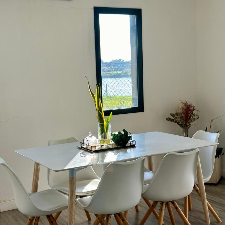 Casa familiar a la laguna en San Sebastian, Escobar, 3 dormitorios, jardín, pileta, parrilla y canoas - Casa de 3 dormitorios - 71