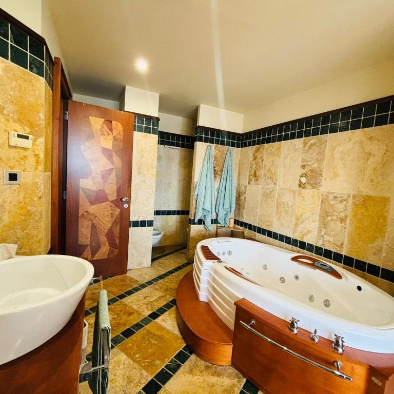 Ático dúplex, con piscina privada, jacuzzi y gimnasio - Casa de 4 dormitorios - 21