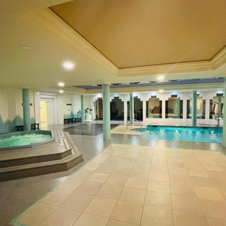 Ático dúplex, con piscina privada, jacuzzi y gimnasio - Casa de 4 dormitorios - 32