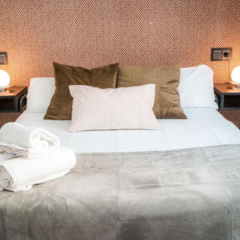 - Apartamento en pleno Centro - QH Ayuntamiento Granada - Deluxe Apartment - 1