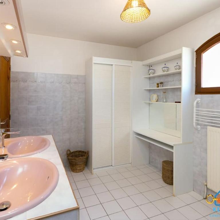 Maison Jade - Villa avec piscine - Barbecue - Calme - Four-Bedroom House - 14