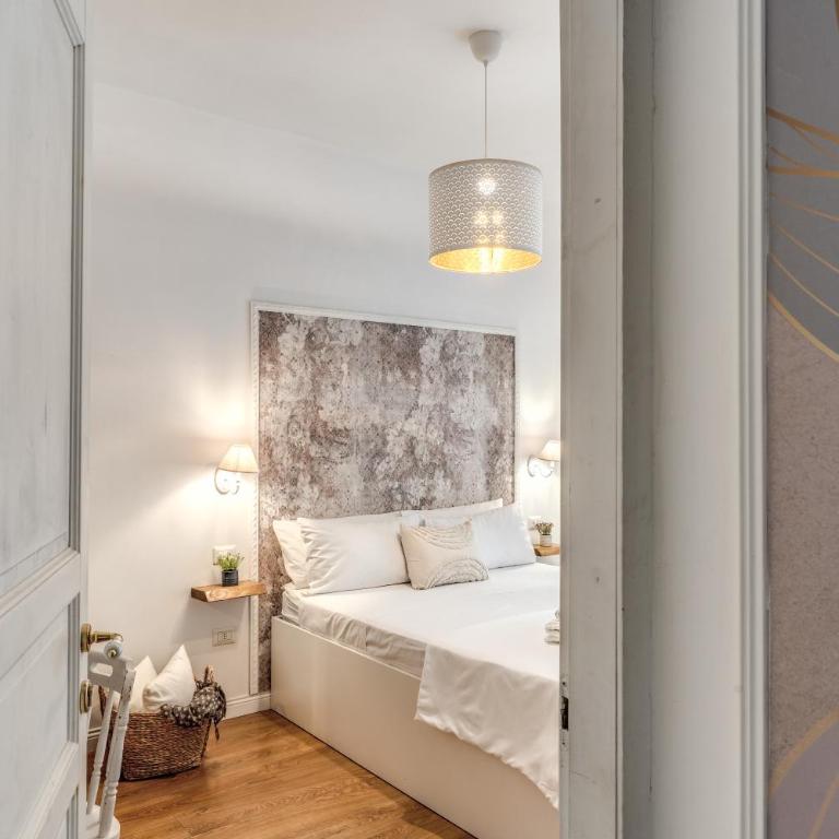 Annamaria Rooms - Camera Matrimoniale con Balcone - 3