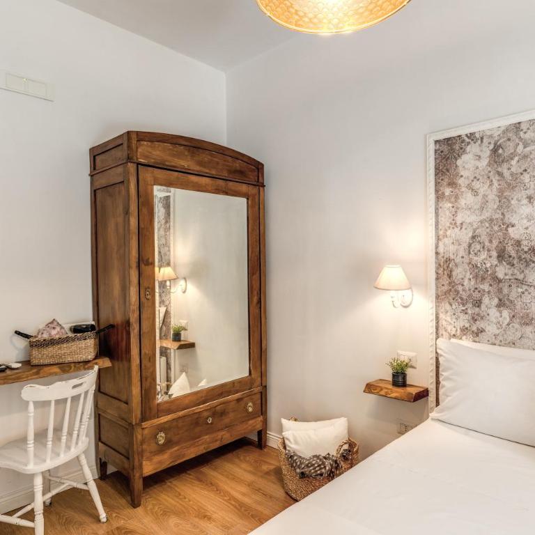 Annamaria Rooms - Camera Matrimoniale con Balcone - 1