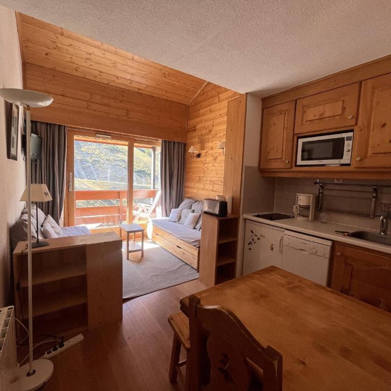 Appartement spacieux pour 6 pers à Méribel avec balcon et vue sur les pistes - FR-1-355-66 - Appartement (6 Adultes) - 2