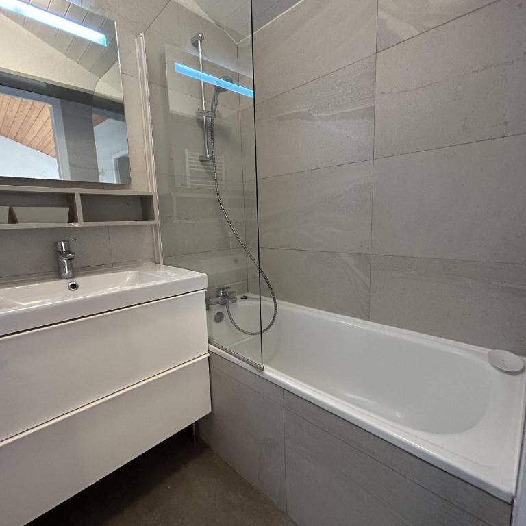 Appartement familial à Méribel, balcon, casier à skis, parking privatif - FR-1-355-237 - Apartment - 7