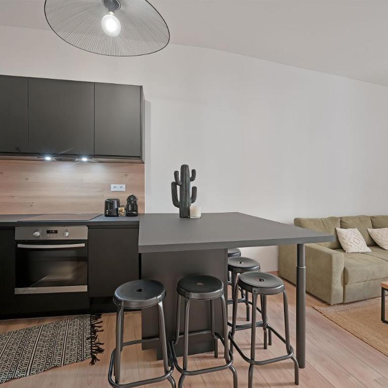 Emile - Apt avec Clim intra muros - Two-Bedroom Apartment - 12