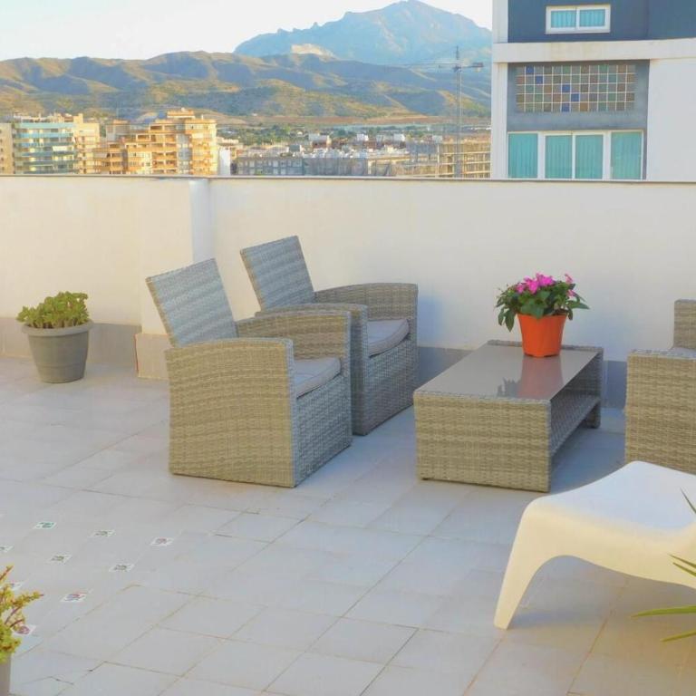 3Bed Penthouse Apt with Private Terrace & Balcony - Apartamento - 3