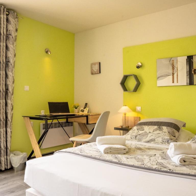 Logis Hotel des Granges - Chambre Double Supérieure avec Balcon ou Terrasse - 8