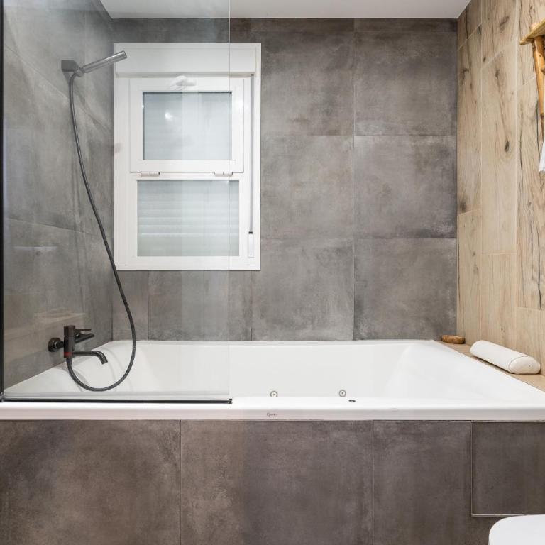 MalagaSuite Huelin Apartments - Estudio con bañera de hidromasaje - 7