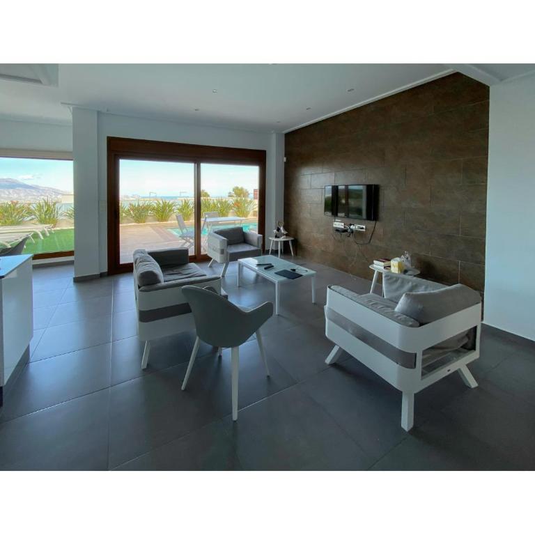 Villa Breda,Stylish villa with pool and views in Polop de la Marina, Alicante - Three-Bedroom Villa - 6