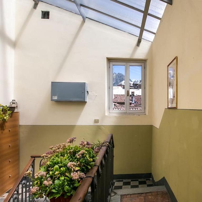 Lakefront Studio in Lecco Center - Cozy Stay with Amazing Views - One-Bedroom Apartment - 11
