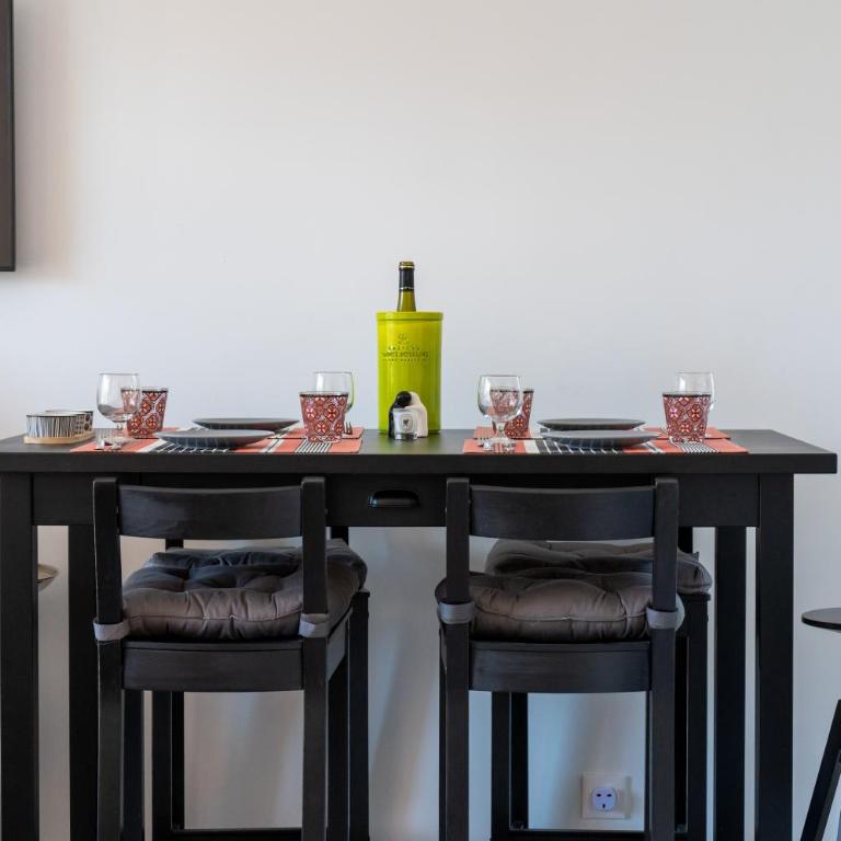 PWS - Sunny modern flat near Juan Les Pins Pinede & beach - Terrace & AC! - Two-Bedroom Apartment - 16