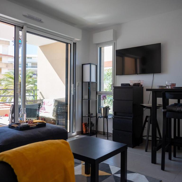 PWS - Sunny modern flat near Juan Les Pins Pinede & beach - Terrace & AC! - Two-Bedroom Apartment - 15
