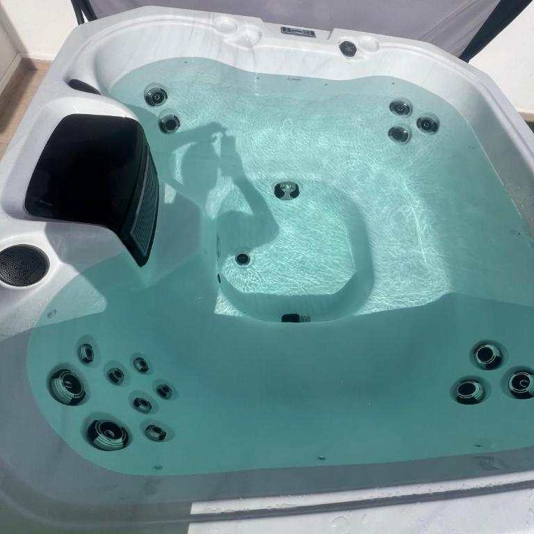 LUXURY RUBICON Jacuzzi y Piscina - Three-Bedroom Villa - 3
