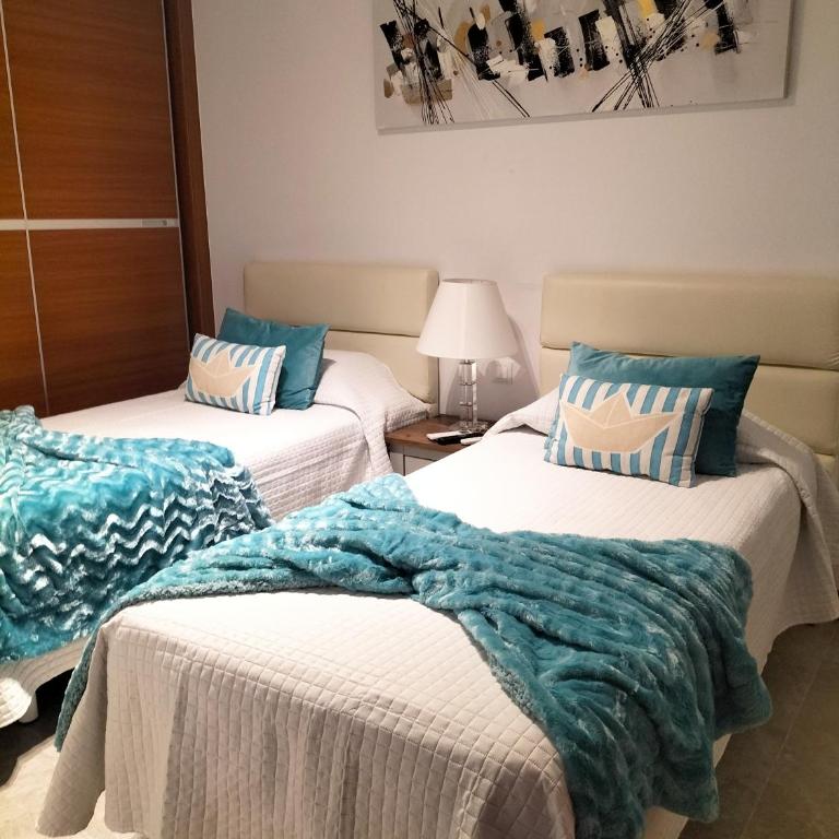LUXURY RUBICON Jacuzzi y Piscina - Three-Bedroom Villa - 38