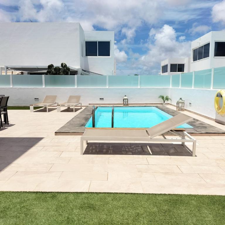 LUXURY RUBICON Jacuzzi y Piscina - Three-Bedroom Villa - 4