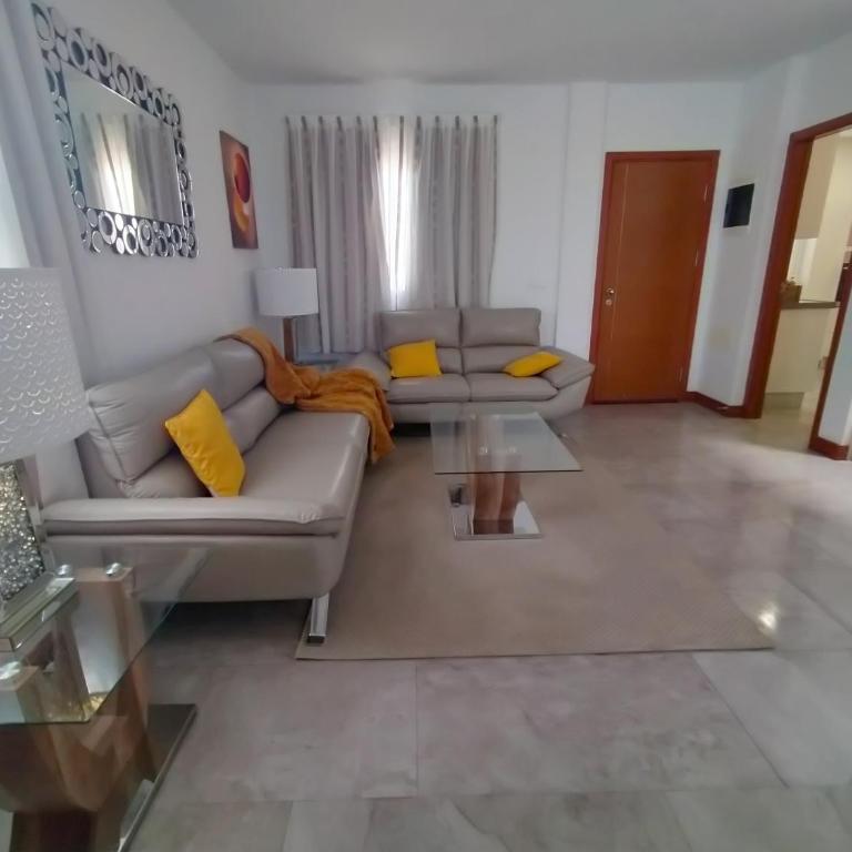 LUXURY RUBICON Jacuzzi y Piscina - Three-Bedroom Villa - 22