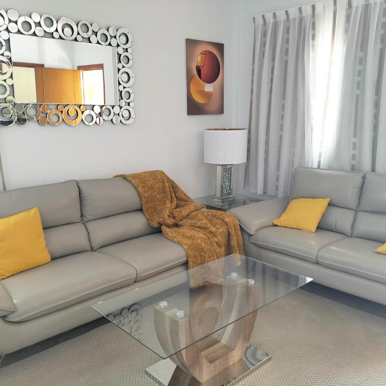 LUXURY RUBICON Jacuzzi y Piscina - Three-Bedroom Villa - 26