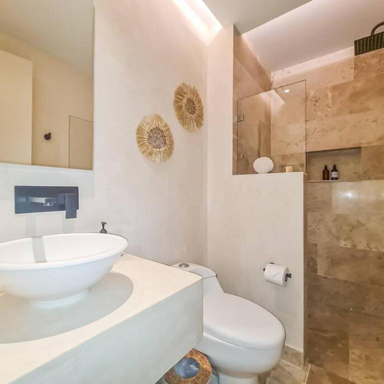 Beach Access Sunrise Condo private pool fast wifi - One-Bedroom Apartment - 9