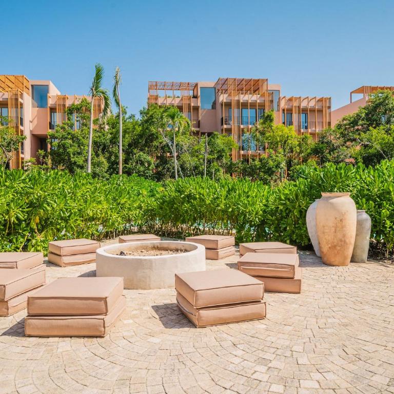 Divine 2BR w Pool Gym Yoga Classes Restaurant - One-Bedroom Apartment - 11