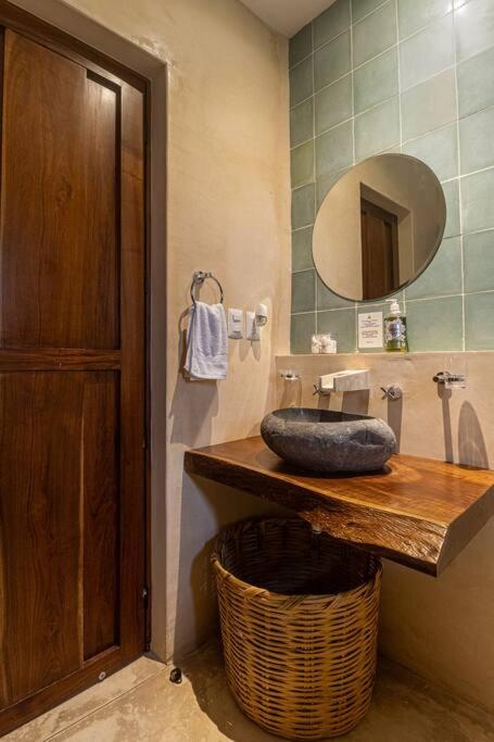 Casa Clementina Luxe Rustic Haven 5 star Location - Three-Bedroom Vacation Home - 44