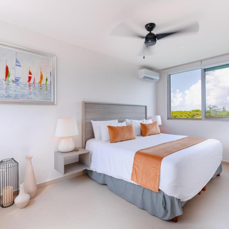 Azulea Isla Mujeres Hotel - King Suite with Sea View - 1