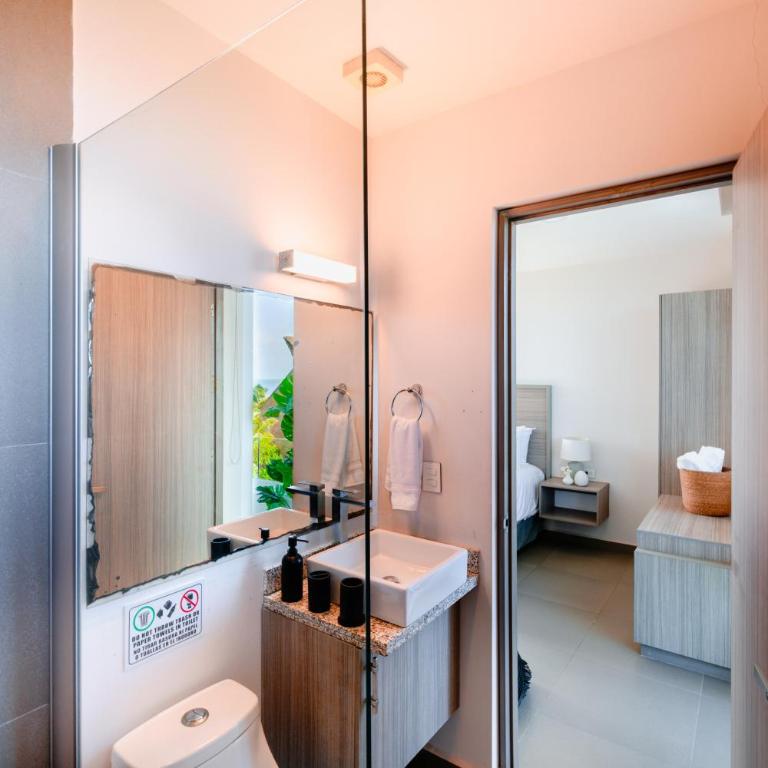 Azulea Isla Mujeres Hotel - Deluxe Double Room with Balcony and Sea View - 6