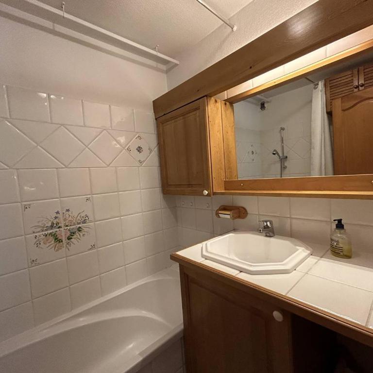 Appartement moderne 4 pers. à Méribel avec cuisine équipée, TV et balcon - FR-1-355-264 - Appartement - 10