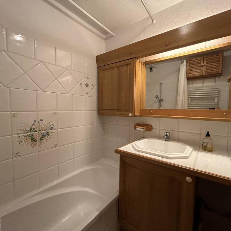 Appartement moderne 4 pers. à Méribel avec cuisine équipée, TV et balcon - FR-1-355-264 - Appartement - 12