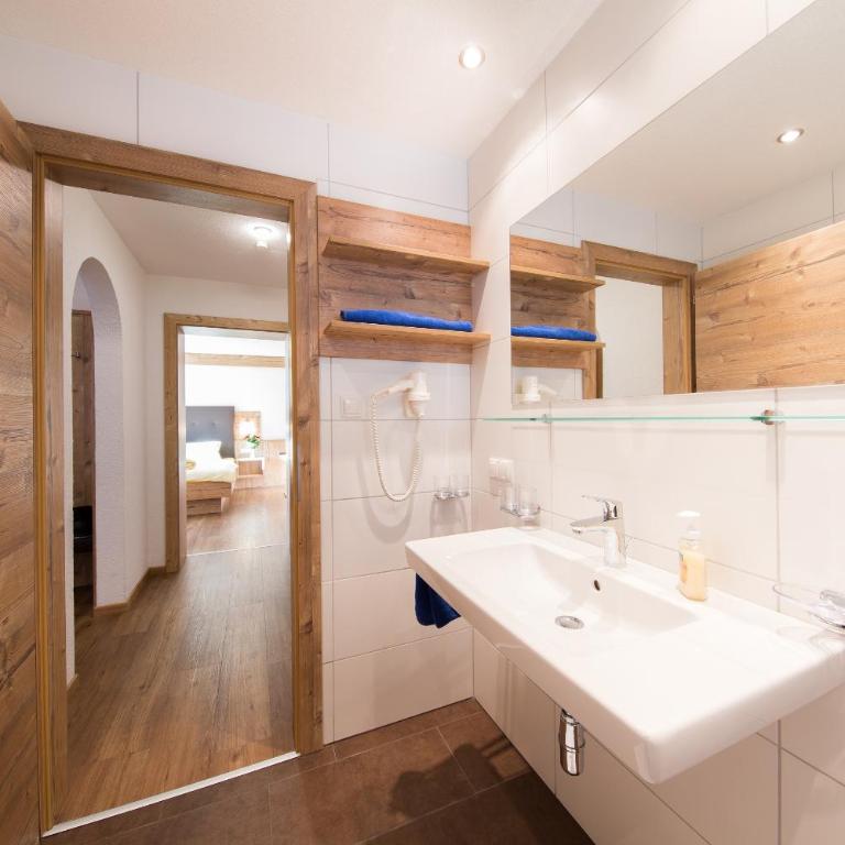 Gästehaus Falkner Ignaz - Standard Apartment mit 2 Schlafzimmern und Balkon - 10