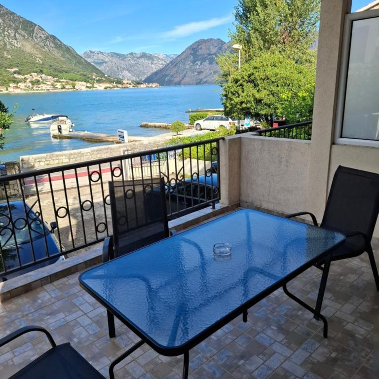 Apartments Pejanović - One-Bedroom Apartment with Balcony and Sea View (3 Adults) - 4