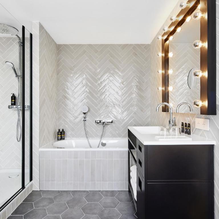 H4 Wyndham Paris Pleyel - Suite Junior - Vue sur Tour Eiffel - 8