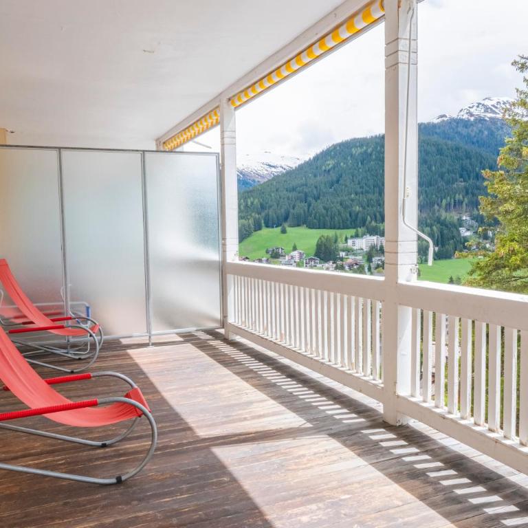 Davos Youth Hostel - Vierbettzimmer mit Balkon - 1