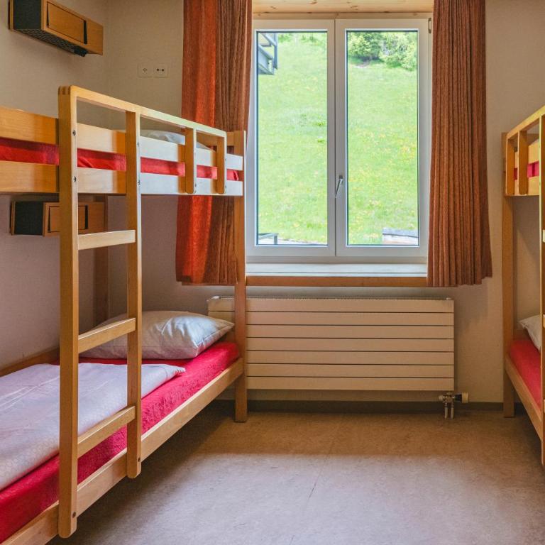 Davos Youth Hostel - Einzelbett im Vierbettzimmer - 1