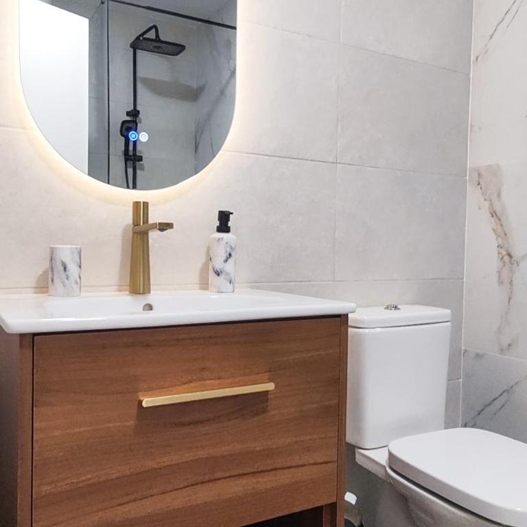 Elegant Apartment with Urban Charm - Apartman sa 1 Spavaćom Sobom - 10
