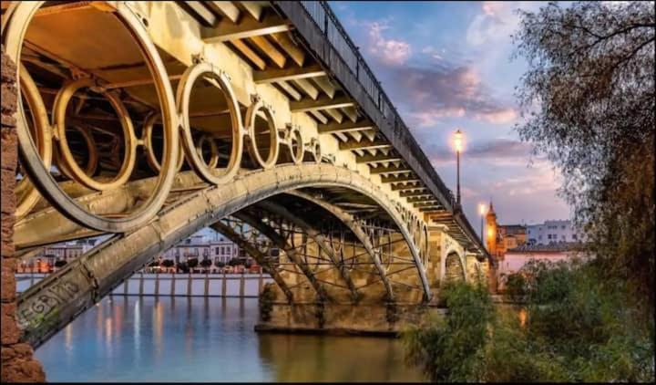 Triana Riverside & Home Cinema - Apartment - 28