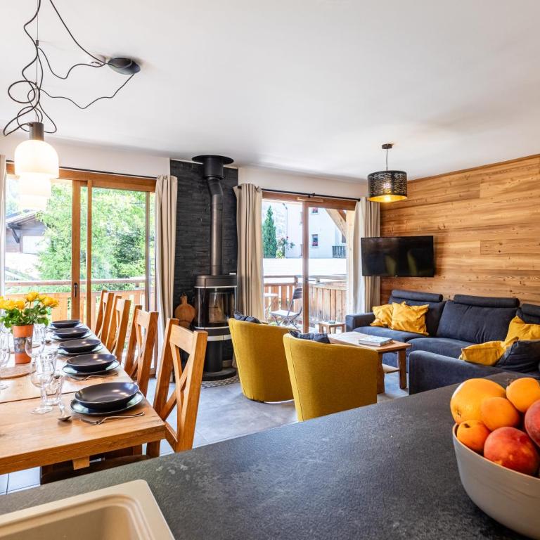 Chalet Rivendell, Morzine sleeps 10 with garage - Chalet - 1