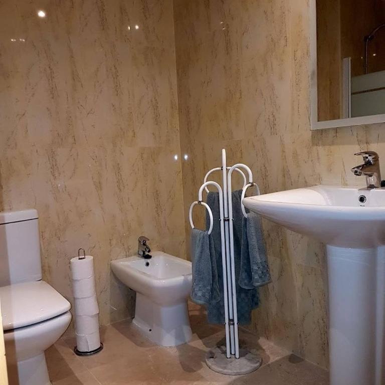 Top Floor Apt Close To Duquesa - Apartamento - 6