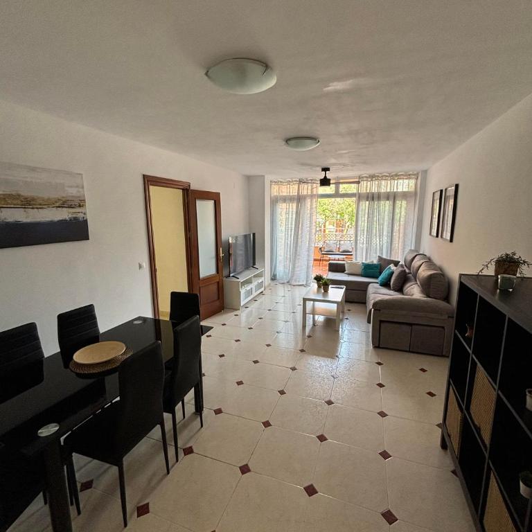 Piso céntrico con parking privado y terraza super - Apartamento - 4