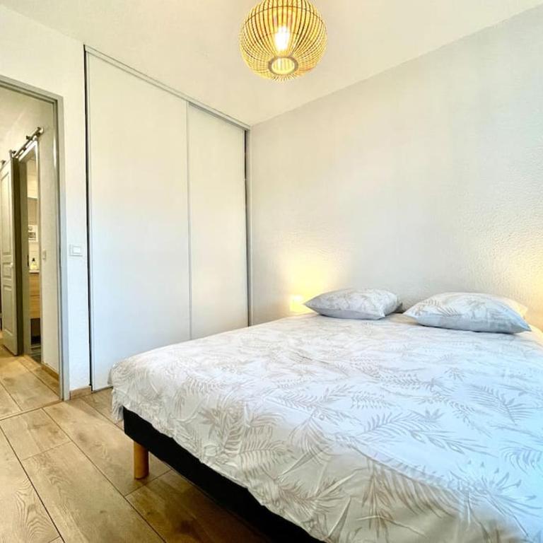 147 - Vue Cité Médiévale et Parking - Appartement 2 Chambres - 17