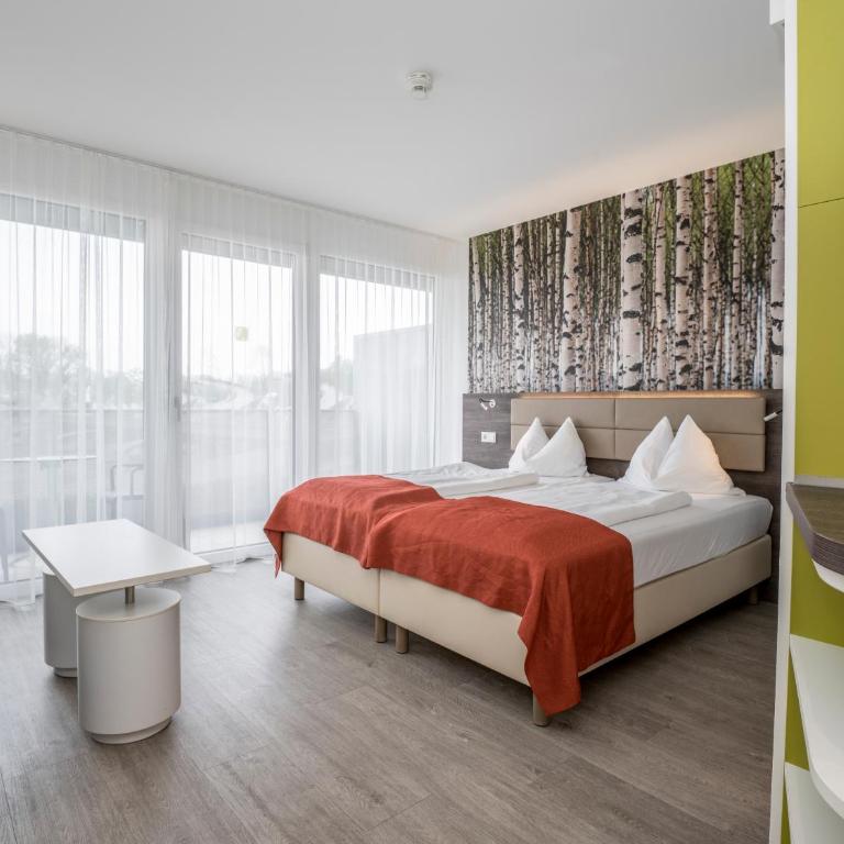 Eco Suite Hotel - Deluxe Doppel-/Zweibettzimmer mit Balkon - 3