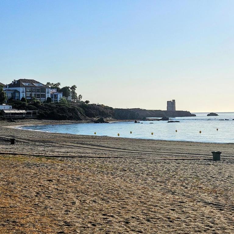 Detached Villa 4 bed Duquesa with Private infinity pool close to port and beach - Villa - 79