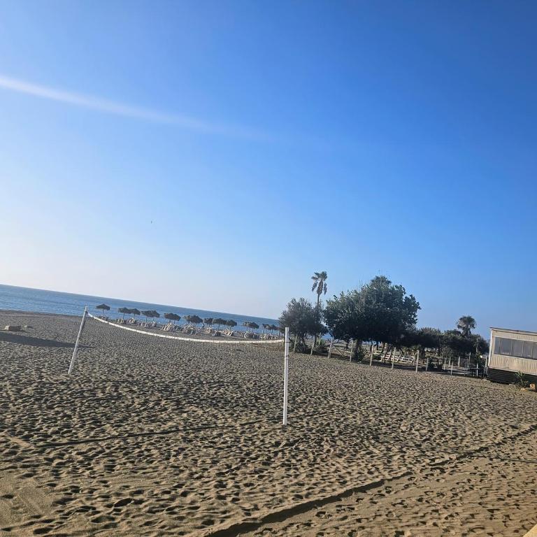 Detached Villa 4 bed Duquesa with Private infinity pool close to port and beach - Villa - 77